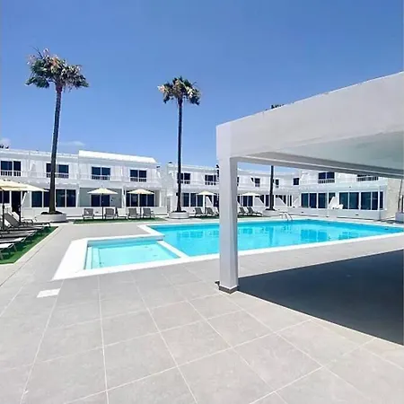 Air Conditioned 2 Bedroom Poolside Free Wifi Tv Package Includes Uk And European Channels Free On Street Parking Bright And Modern With Fridge Freezer And Washing Machine